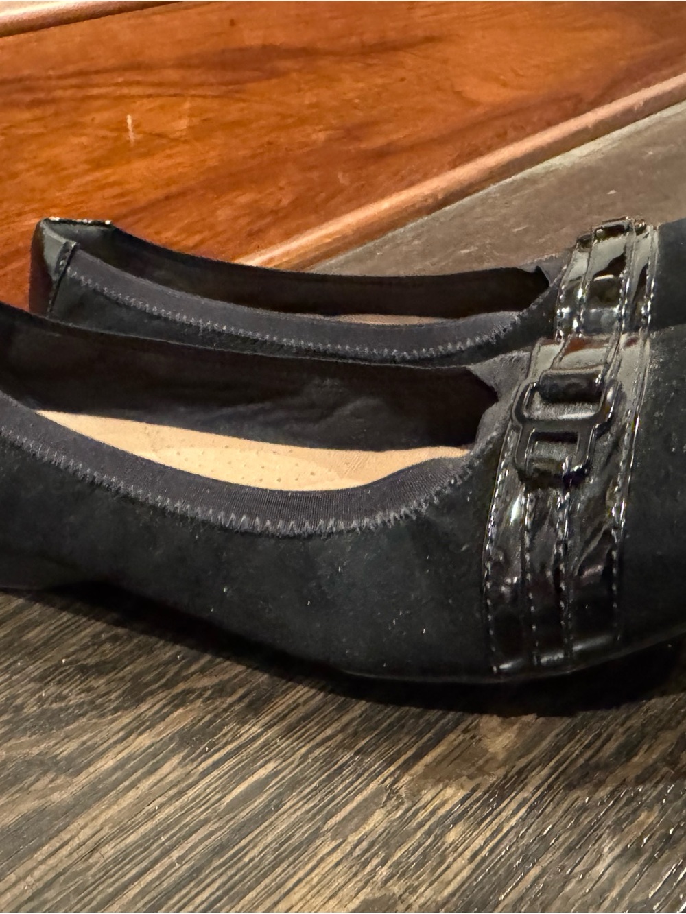 Clarks Collection Kinzie Light Black Suede Patent Buckle Wedge Flats - Size 9.5 - Picture 2 of 11